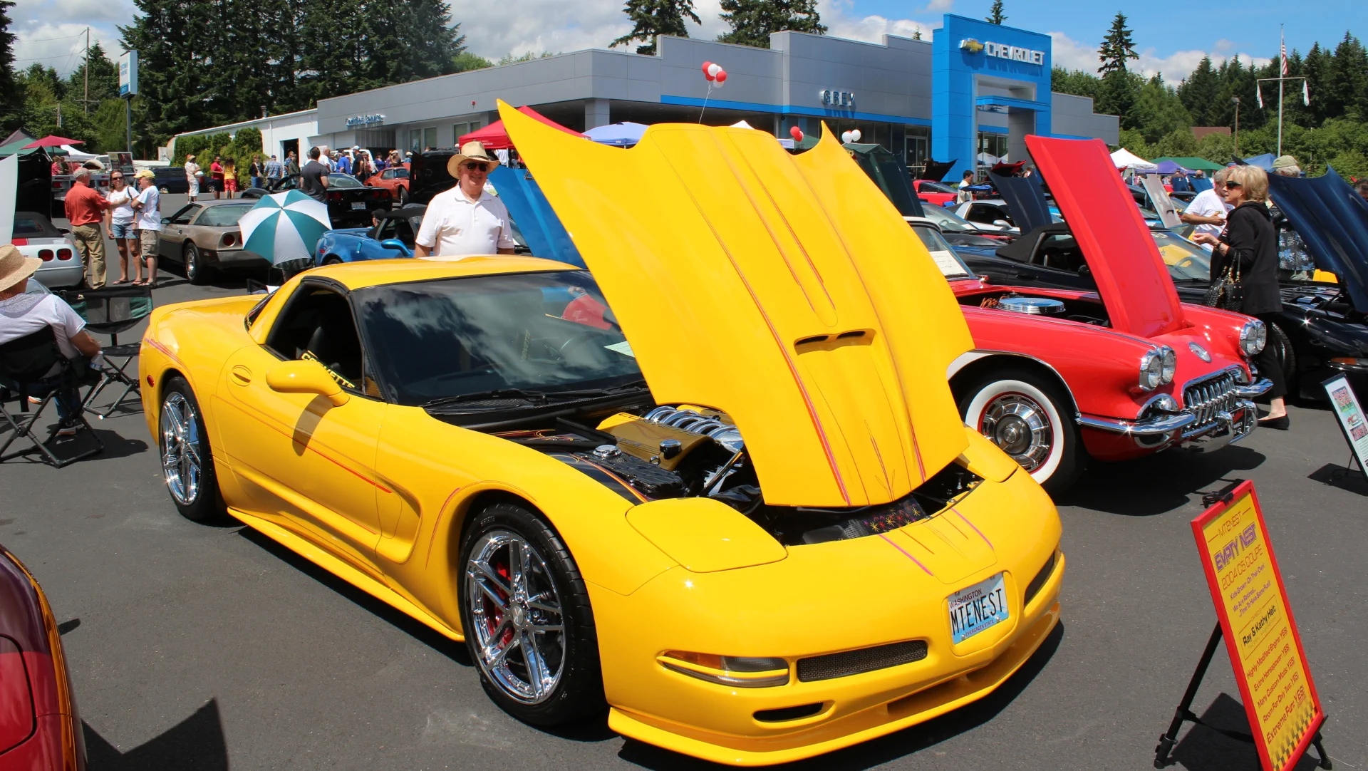 Click to Enlarge-Esc to Close Corvette Generations/C5/C5 2004 Yellow -Helt.webp